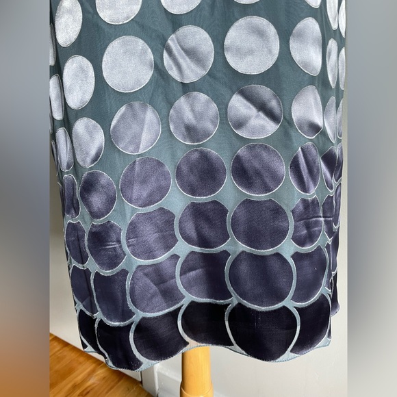 Max Studio Silk Sleeveless Top In Shades Of Blue, Grey, Silver, Size L - Picture 3 of 12